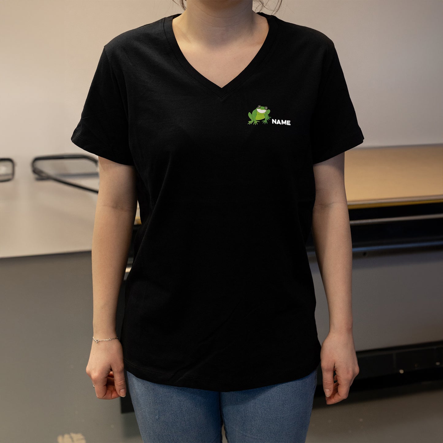 HAKRO DAMEN V-SHIRT CLASSIC - NO. 126 Motiv: Laabfrösch Blütezeit